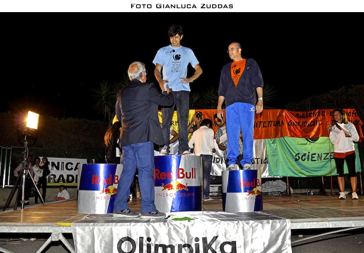 il presidente del Cus Adriano Rossi alle premiazioni finali di OlimpiKa il presidente del Cus Adriano Rossi alle premiazioni finali di OlimpiKa 2014